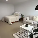 Cozy Studio With Private Entrance & Ensuite