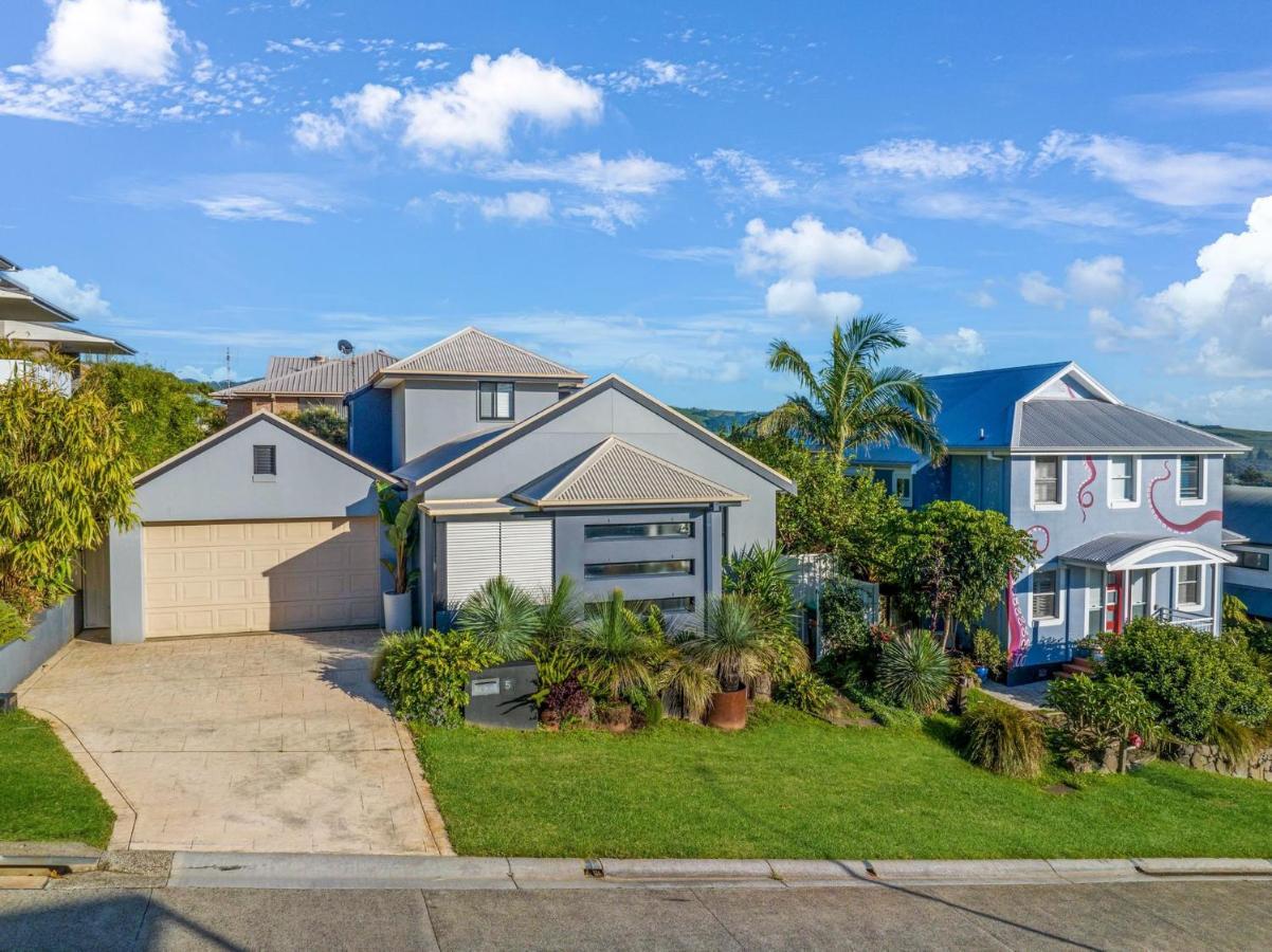 Pacific Blue, Holiday home