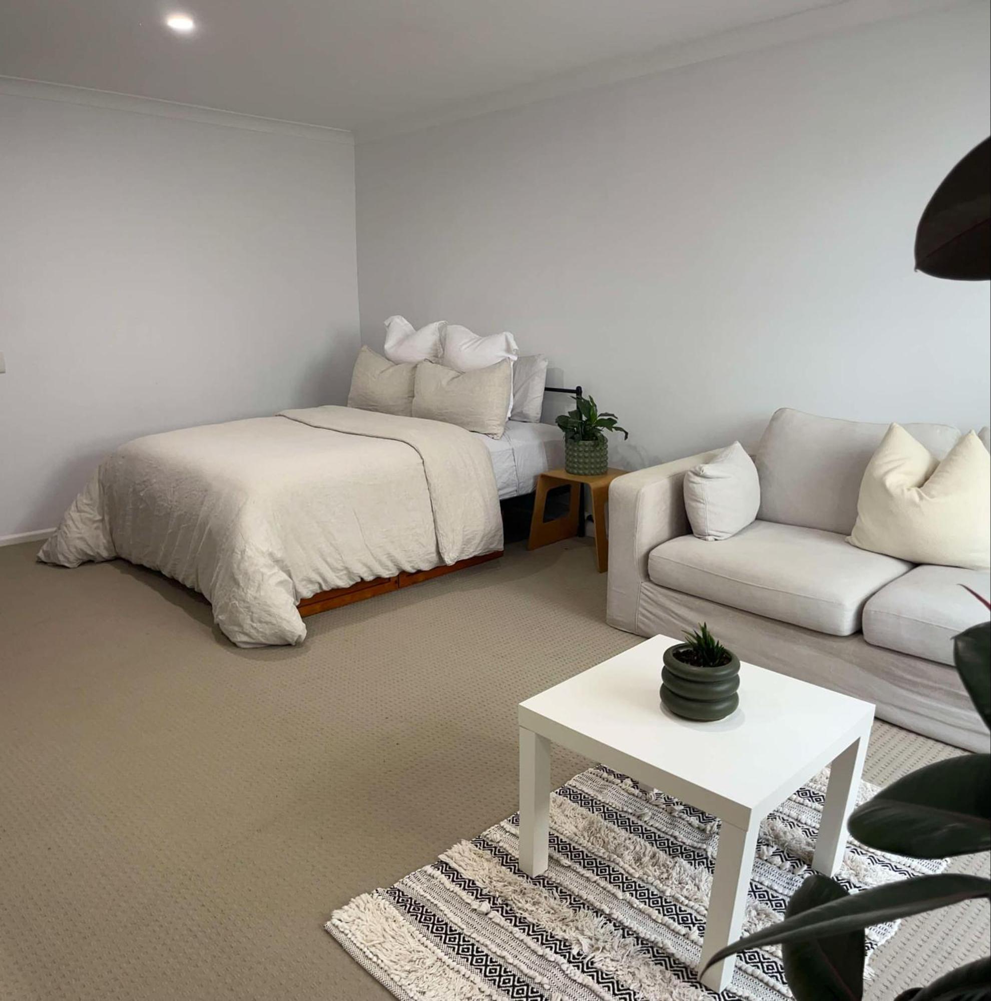 Cozy With Private Entrance & Ensuite Guest house *