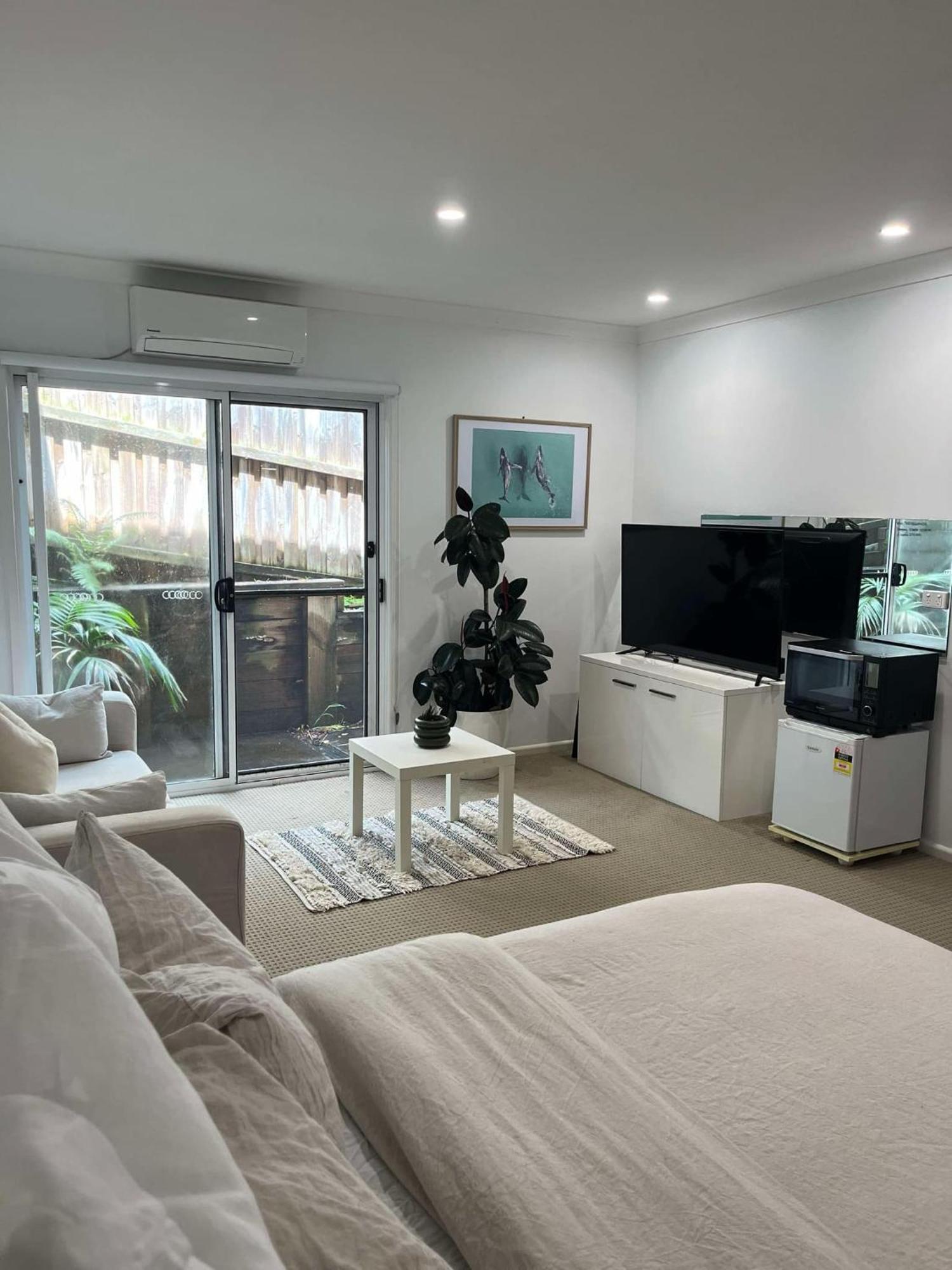 Guest house Cozy With Private Entrance & Ensuite