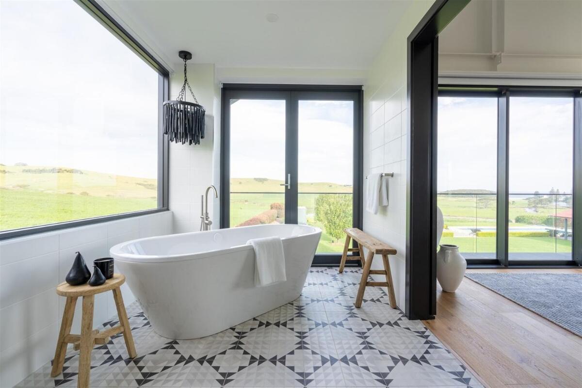 Seacliff House 10 Bedrooms With Ocean & Dairy Country Views *