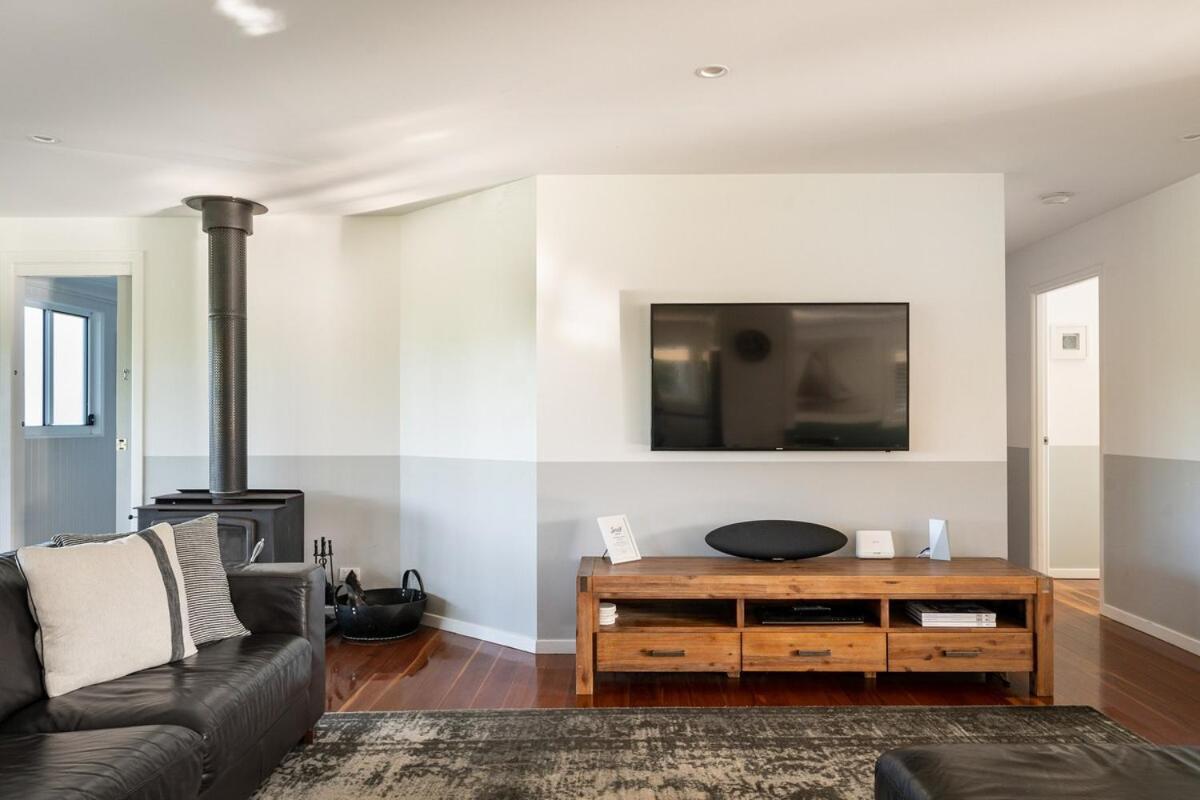 Seacliff House 10 Bedrooms With Ocean & Dairy Country Views *