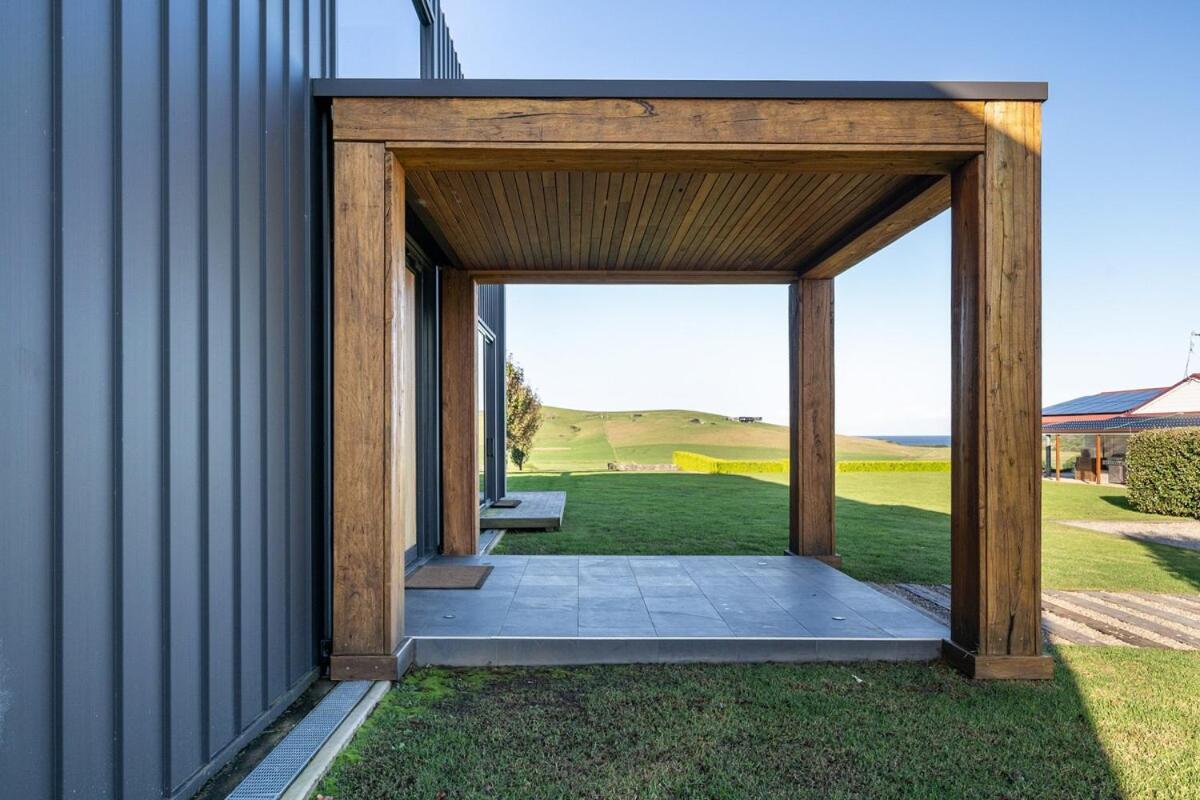 Holiday home Seacliff House 10 Bedrooms With Ocean & Dairy Country Views Gerringong