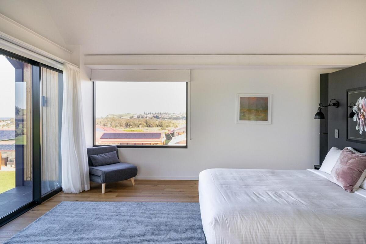 Seacliff House 10 Bedrooms With Ocean & Dairy Country Views *