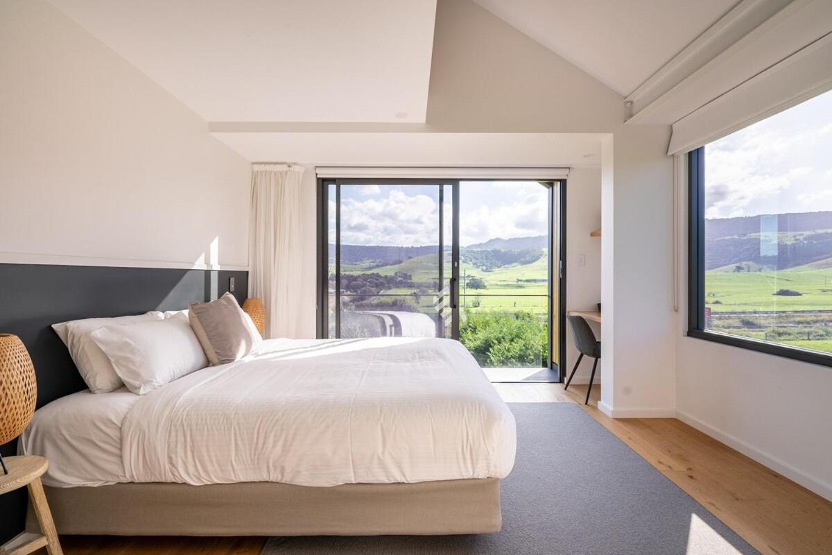 Seacliff House 10 Bedrooms With Ocean & Dairy Country Views