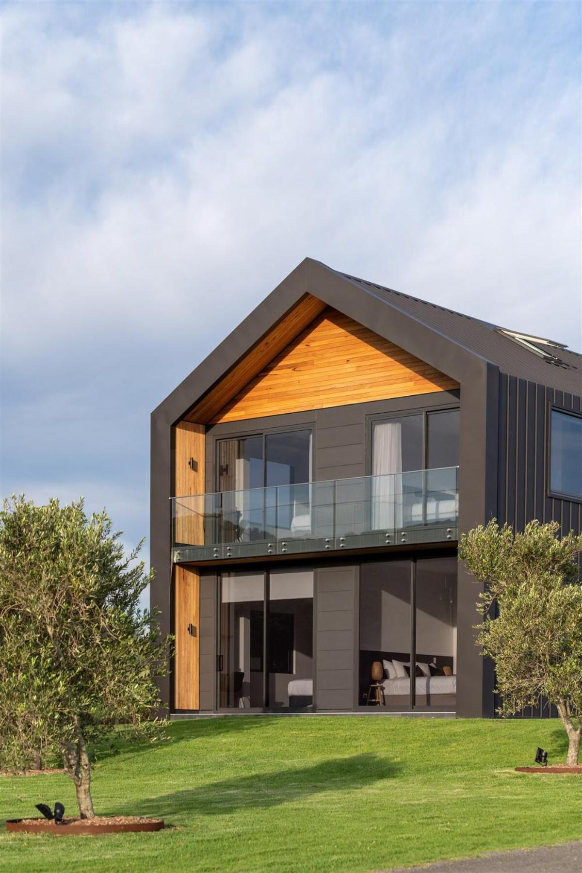 Holiday home Seacliff House 10 Bedrooms With Ocean & Dairy Country Views