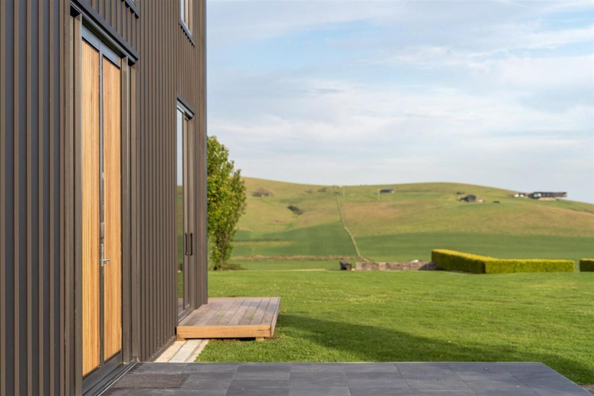 Seacliff House 10 Bedrooms With Ocean & Dairy Country Views Holiday home Gerringong