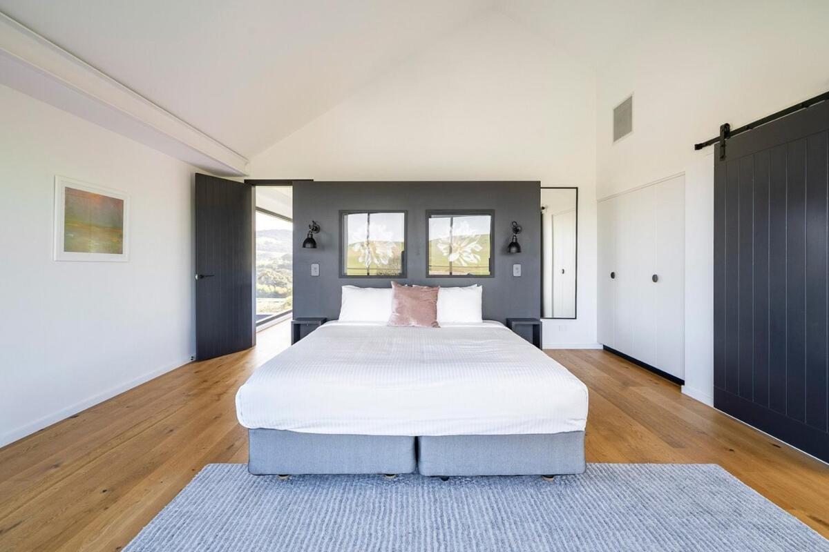 Seacliff House 10 Bedrooms With Ocean & Dairy Country Views *