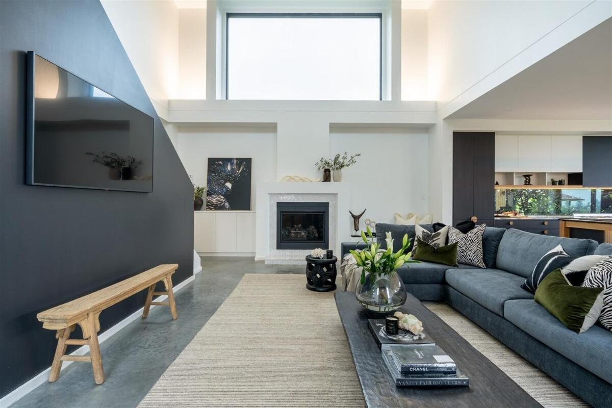 Seacliff House 10 Bedrooms With Ocean & Dairy Country Views *