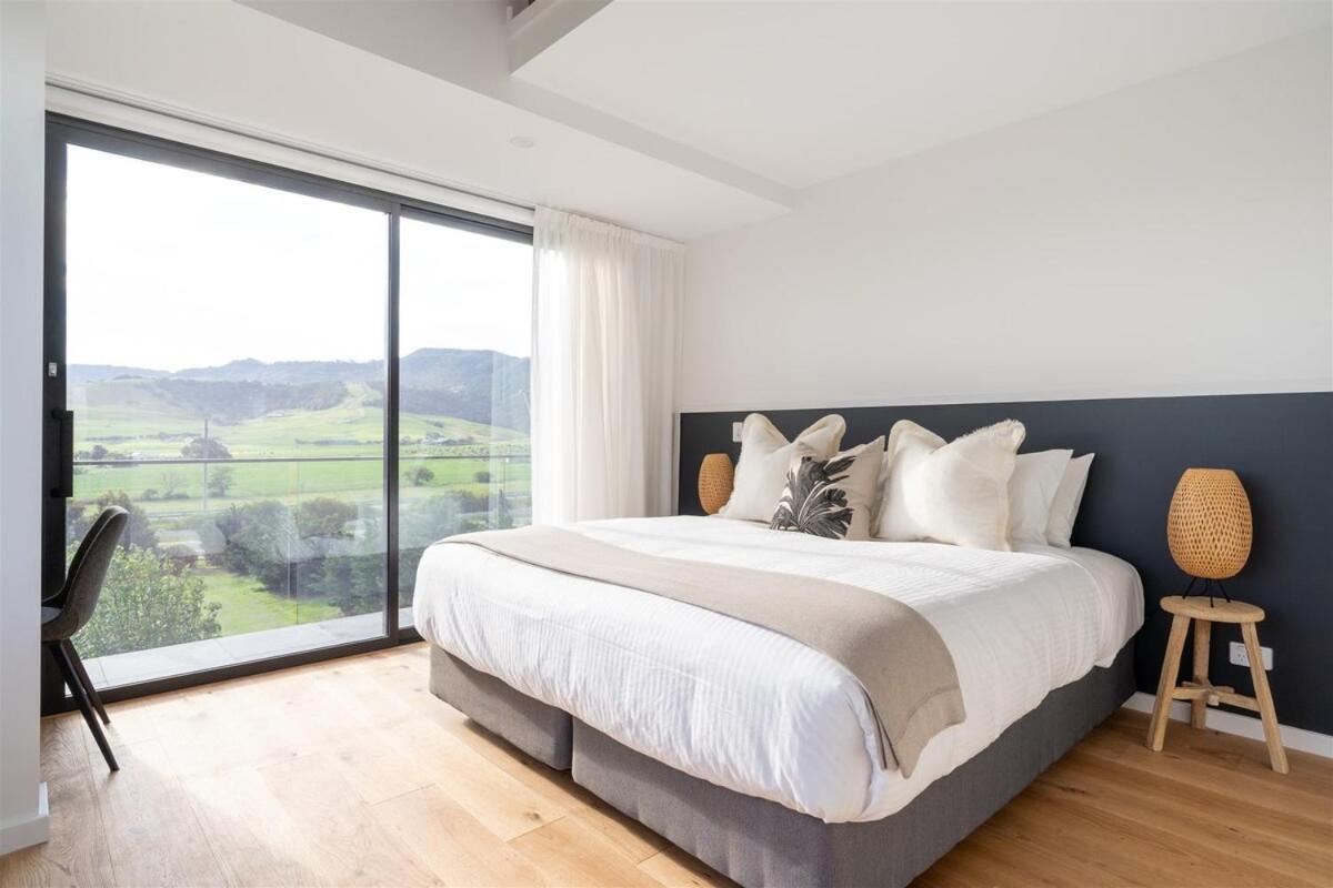 Holiday home Seacliff House 10 Bedrooms With Ocean & Dairy Country Views *