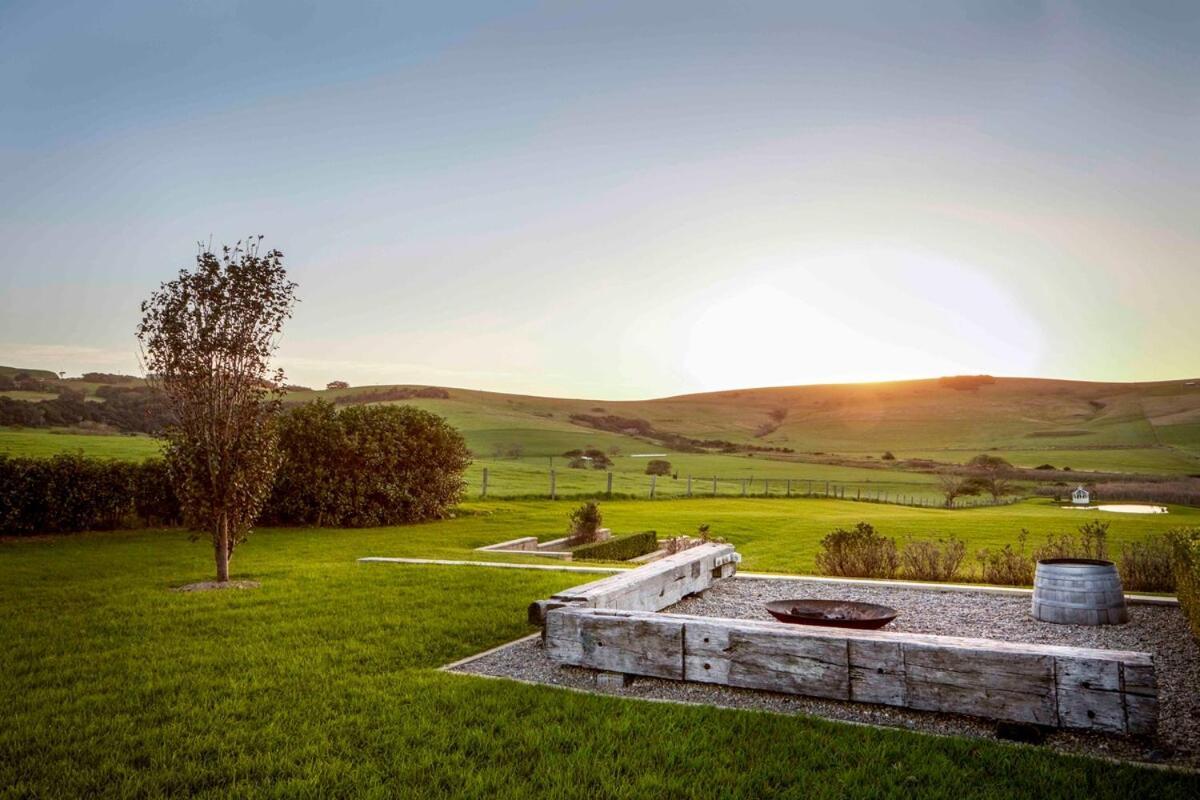 Seacliff House 10 Bedrooms With Ocean & Dairy Country Views *