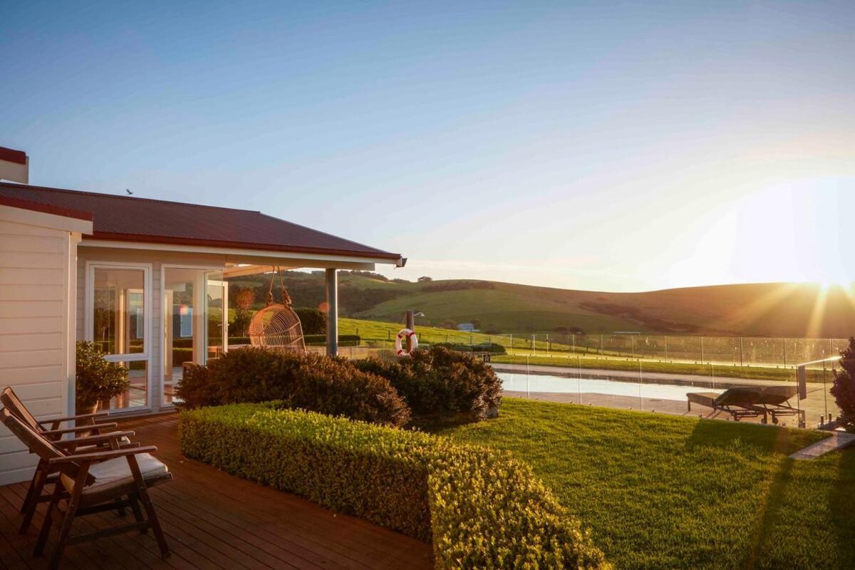 Seacliff House 10 Bedrooms With Ocean & Dairy Country Views