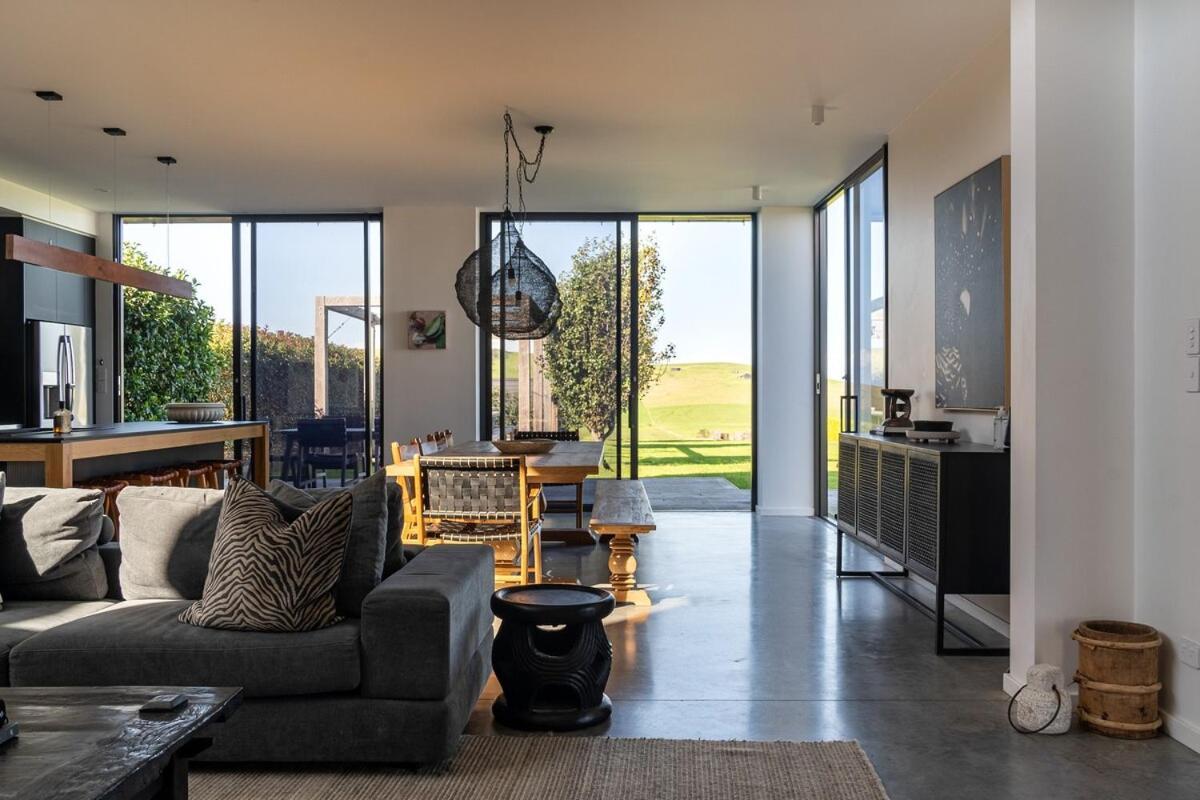 Seacliff House 10 Bedrooms With Ocean & Dairy Country Views