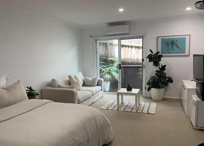 Cozy Studio With Private Entrance & Ensuite